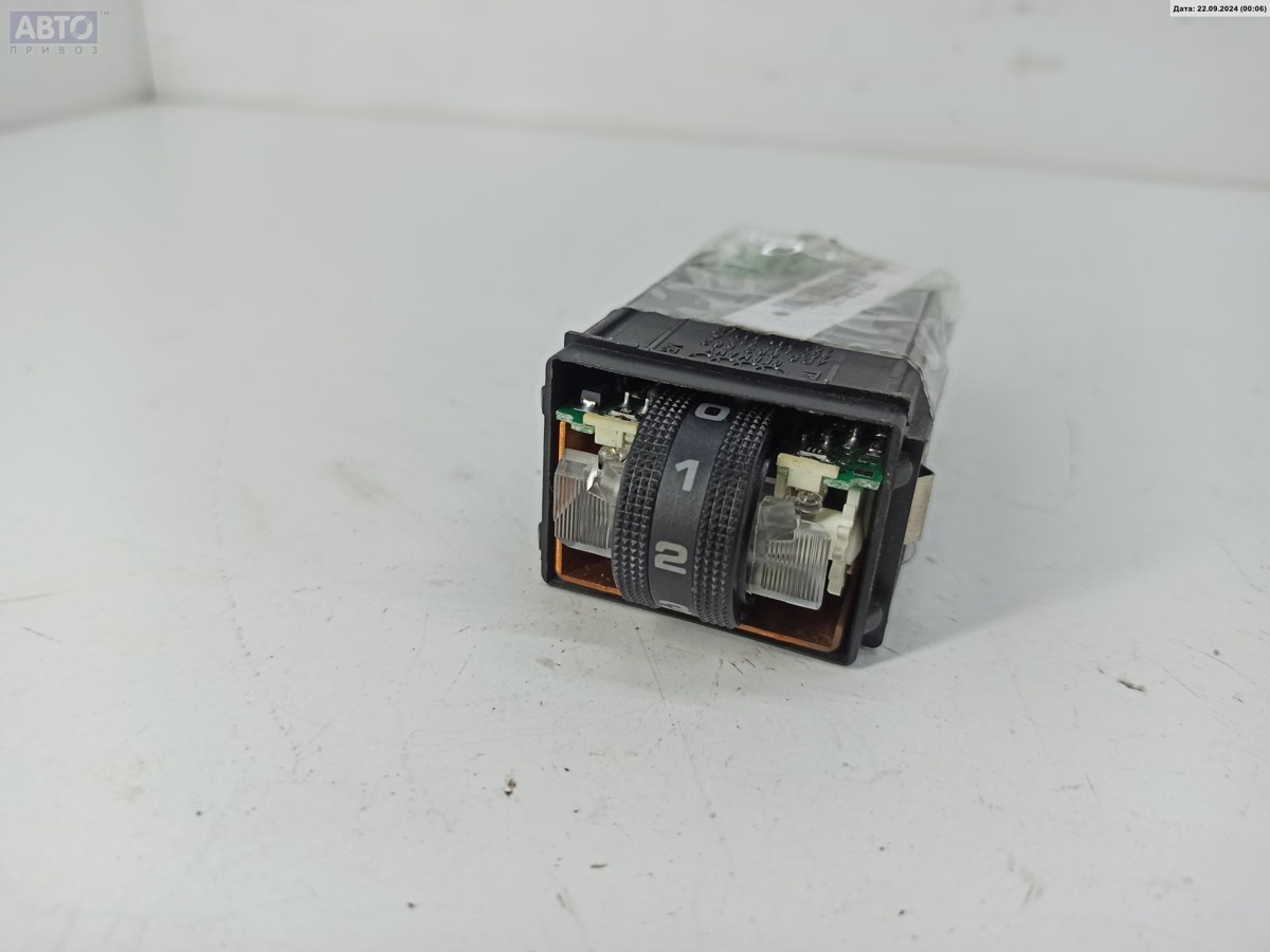 Кнопка  к Audi A6 1998