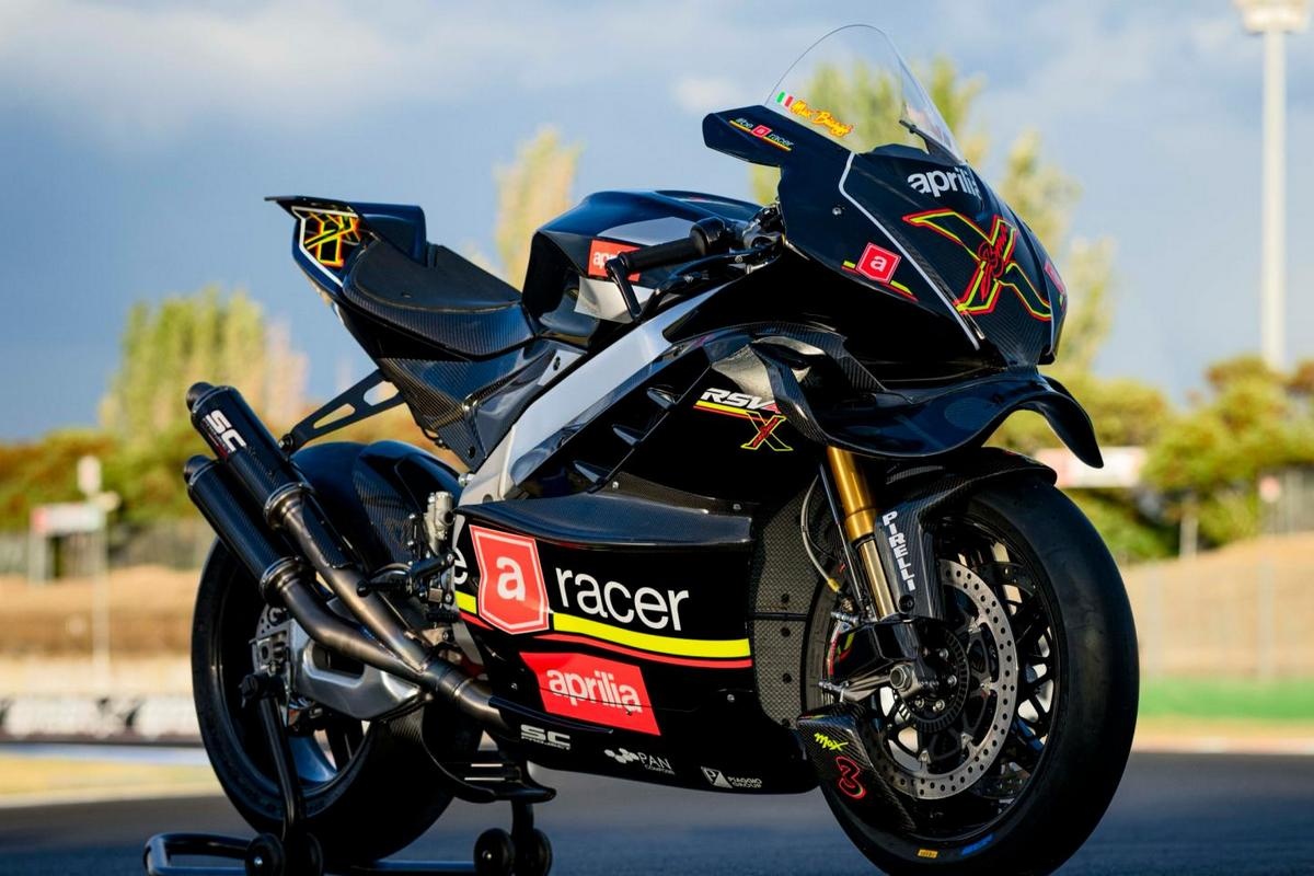 Aprilia выпустит 30 супербайков RSV4 X ex3ma