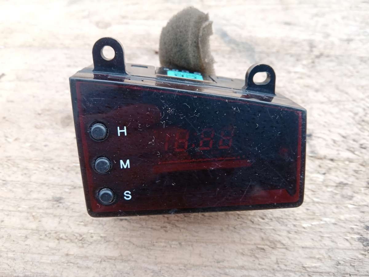Часы к Daewoo Nubira 2000