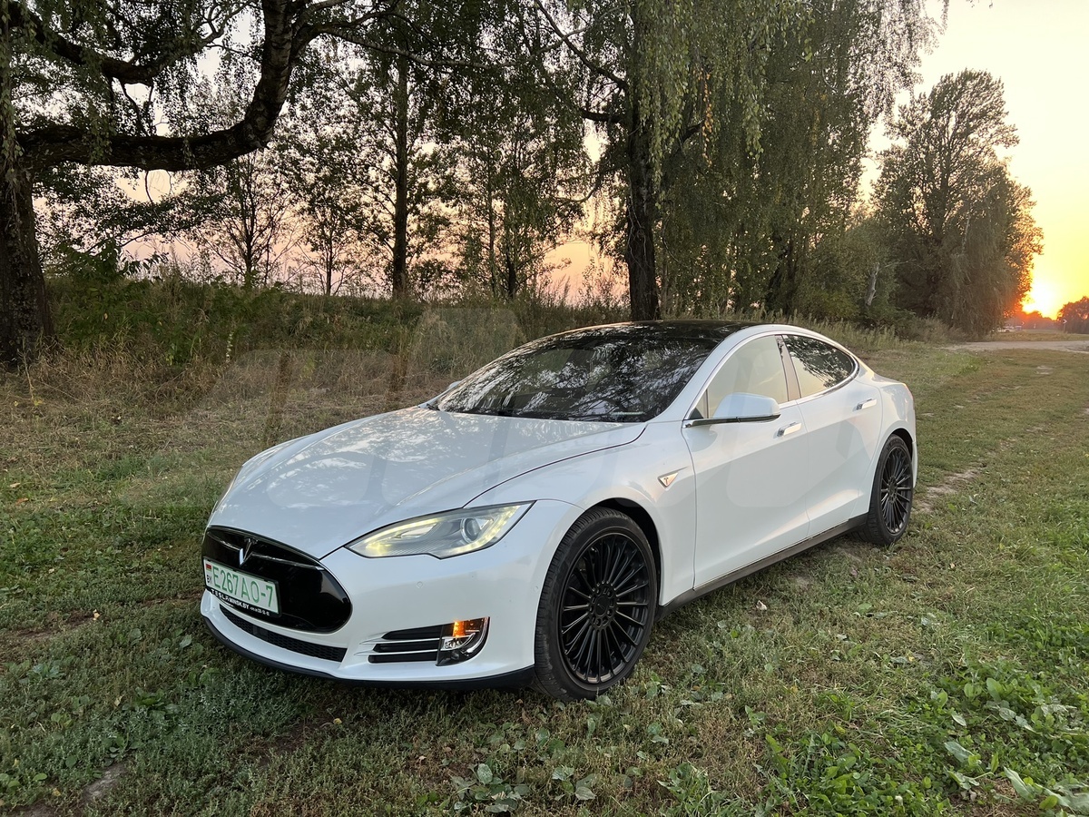 Tesla Model S I, 2015
