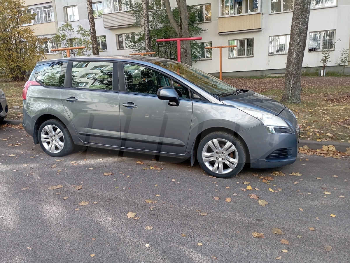 Peugeot 5008 I, 2011