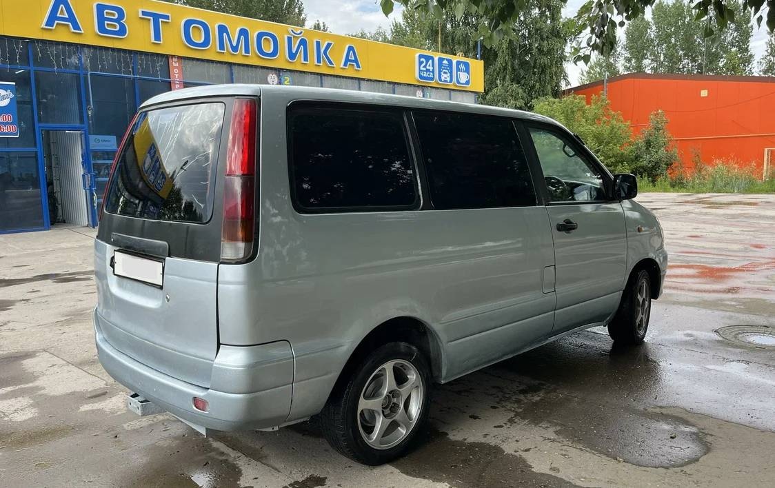 Стекло двери передней правой к Toyota LiteAce 1998