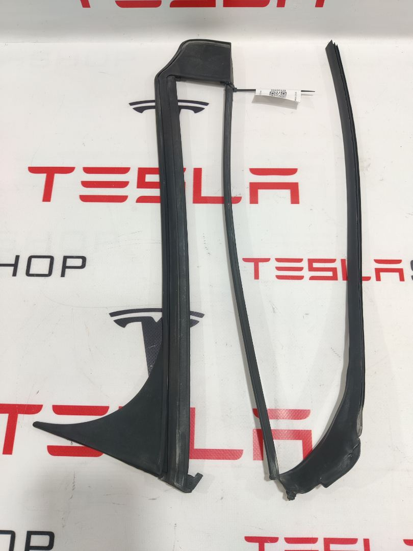 Уплотнитель к Tesla Model X 2016