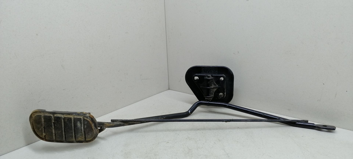 Педаль к Renault Laguna 2000