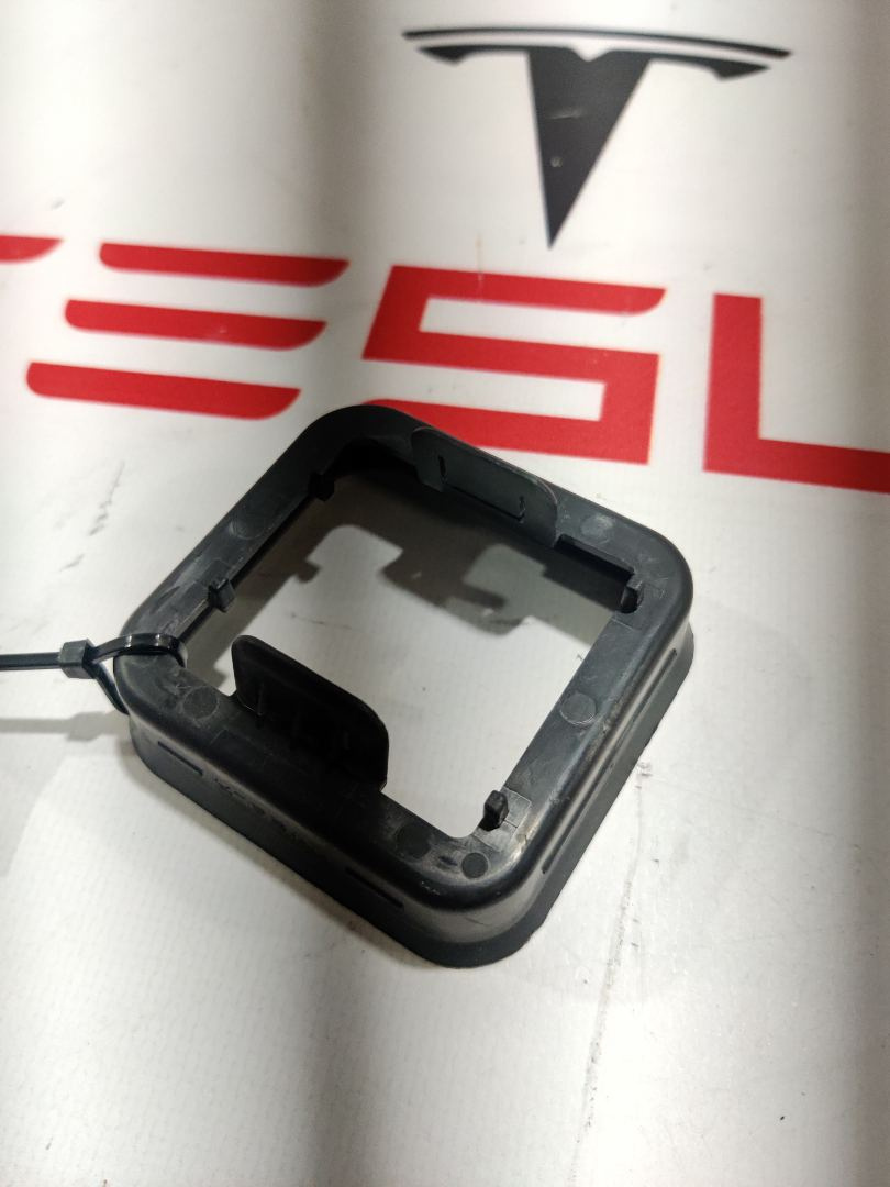 Воздуховод к Tesla Model X 2016