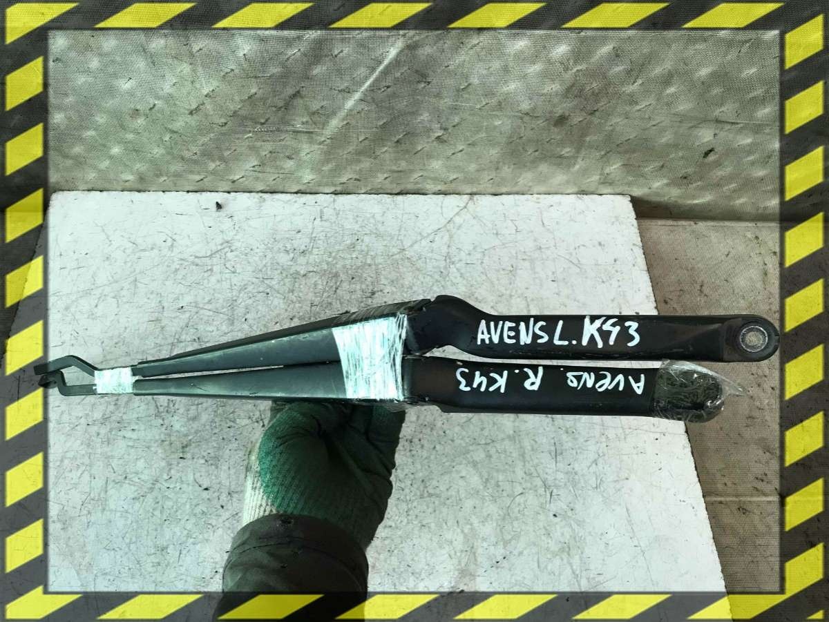 Щеткодержатель к Toyota Avensis 2000