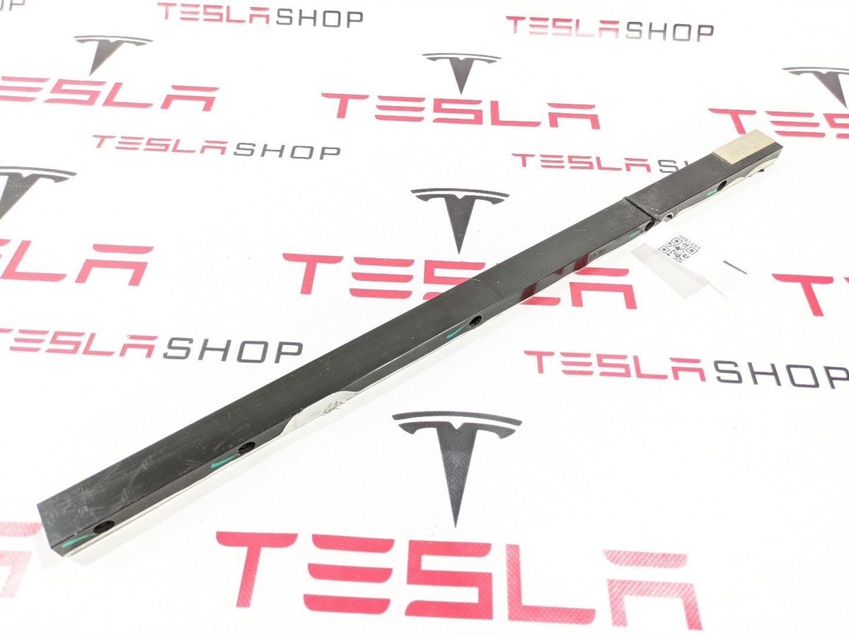 Капот к Tesla Model S 2012
