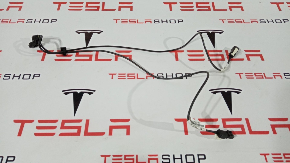 Провод USB к Tesla Model S 2015