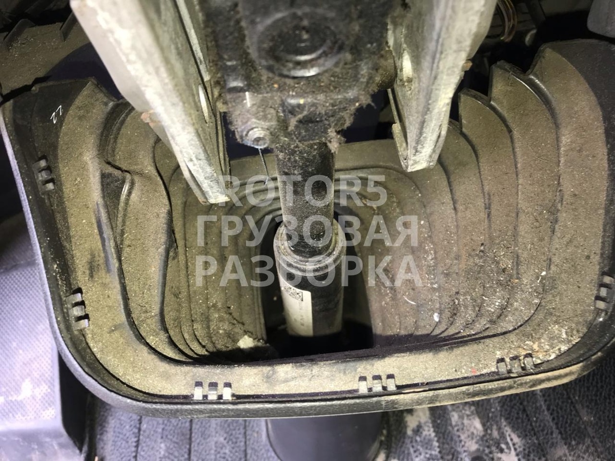 Рулевой карданчик к Mercedes-Benz  2009