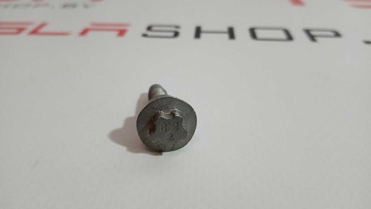 Болт к Tesla Model 3 2019