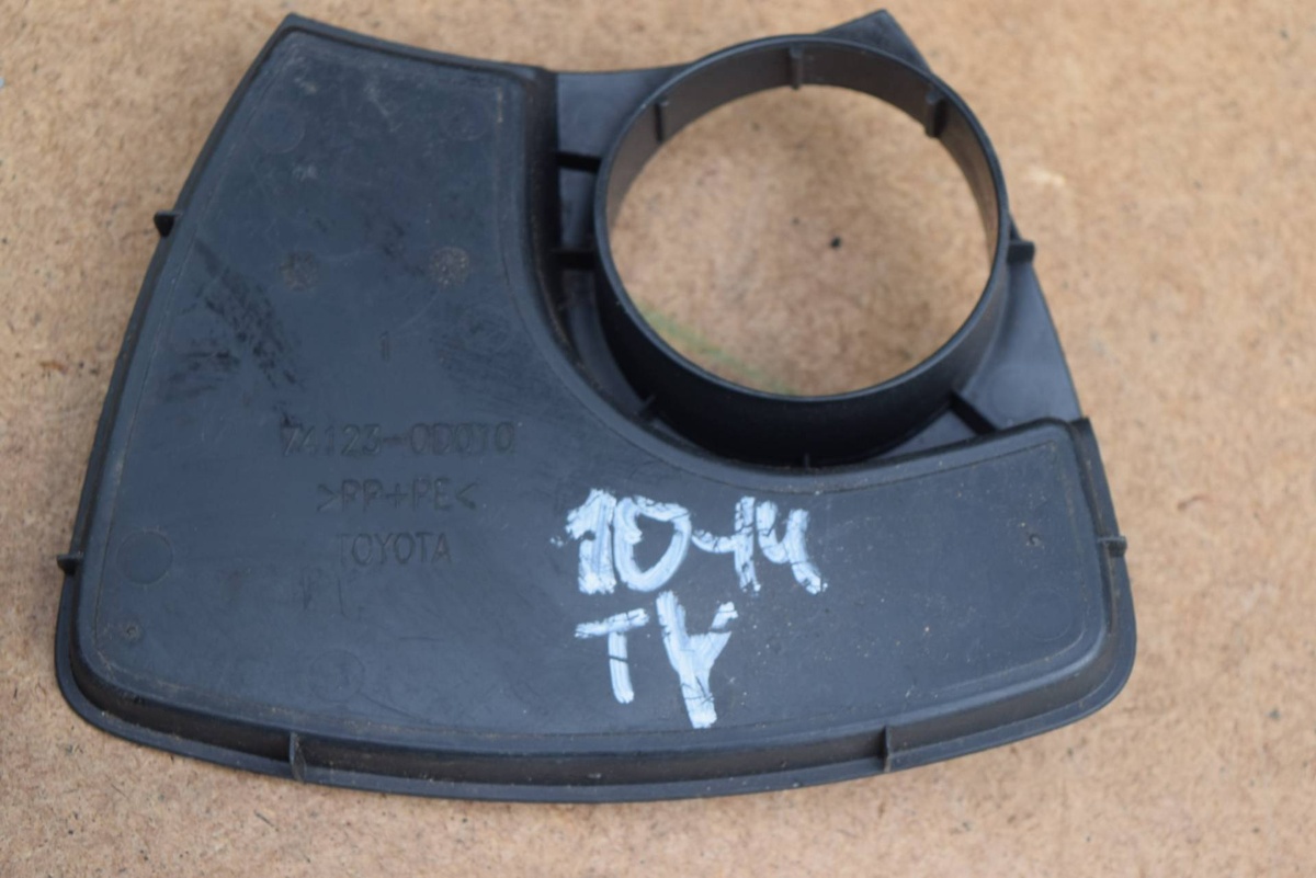 Подстаканник к Toyota Yaris 2008
