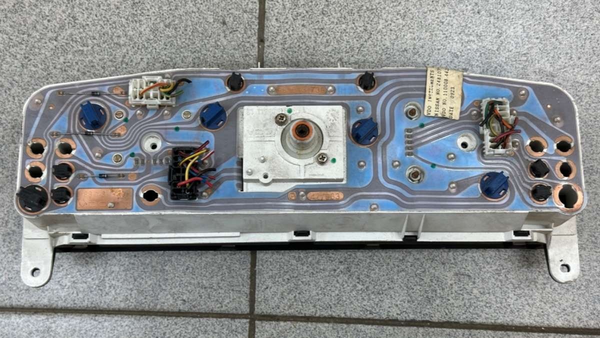 Разъем (фишка) проводки к Nissan Primera 1995