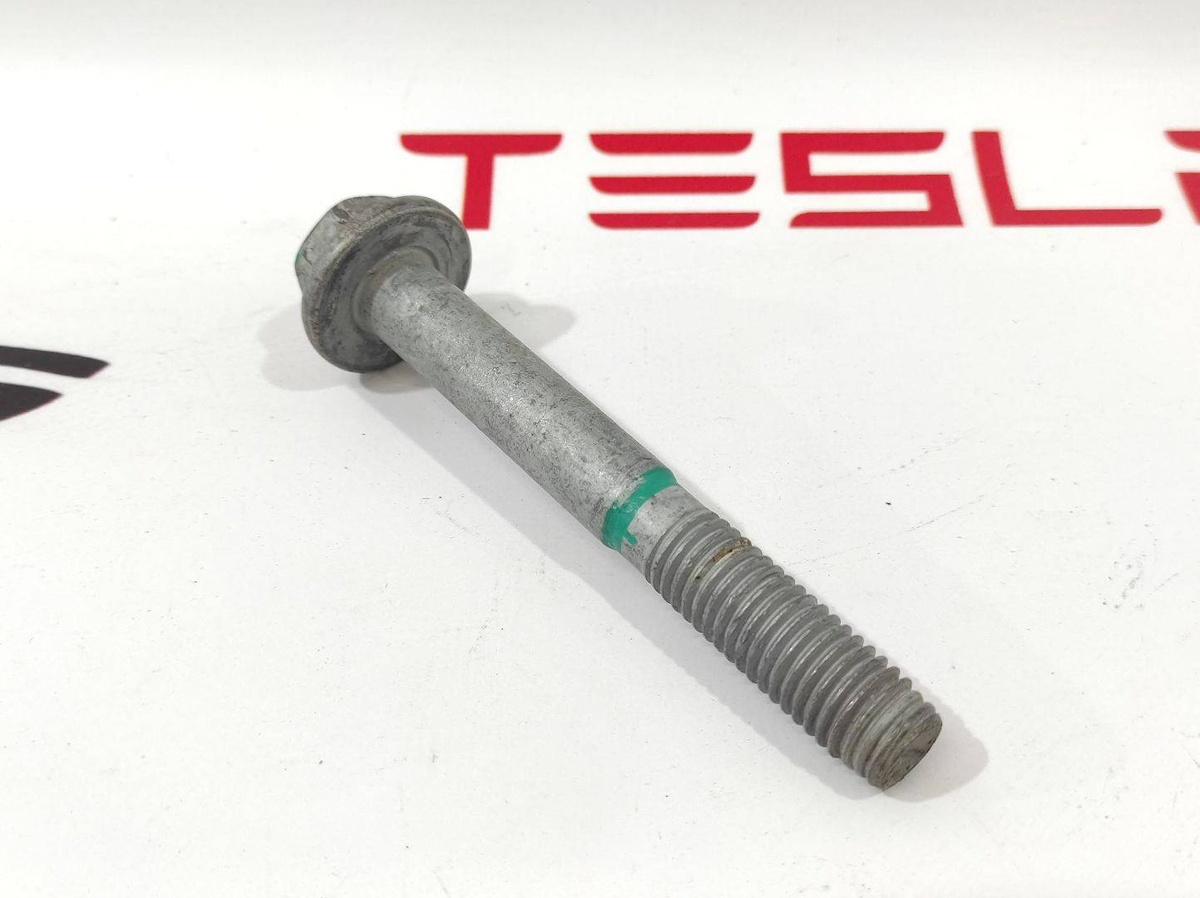 Болт к Tesla Model S 2021