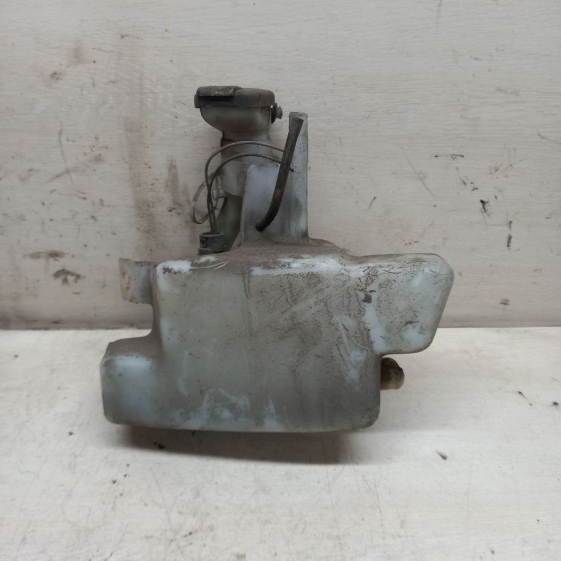 Бачок омывателя к Renault Safrane 1998