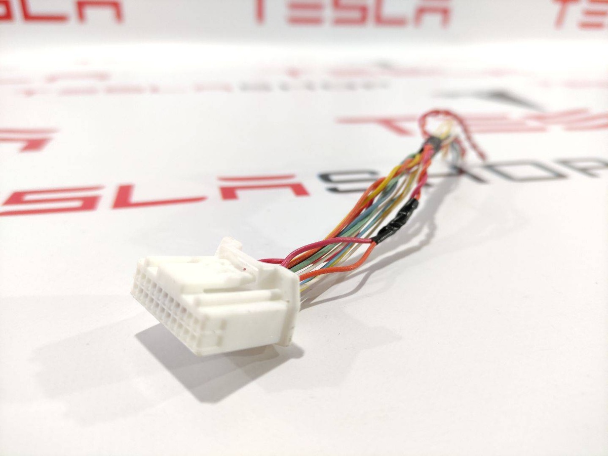 Разъем (фишка) проводки к Tesla Model 3 2021