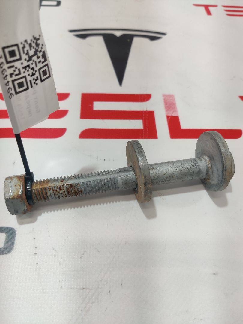 Болт развальный к Tesla Model S 2021