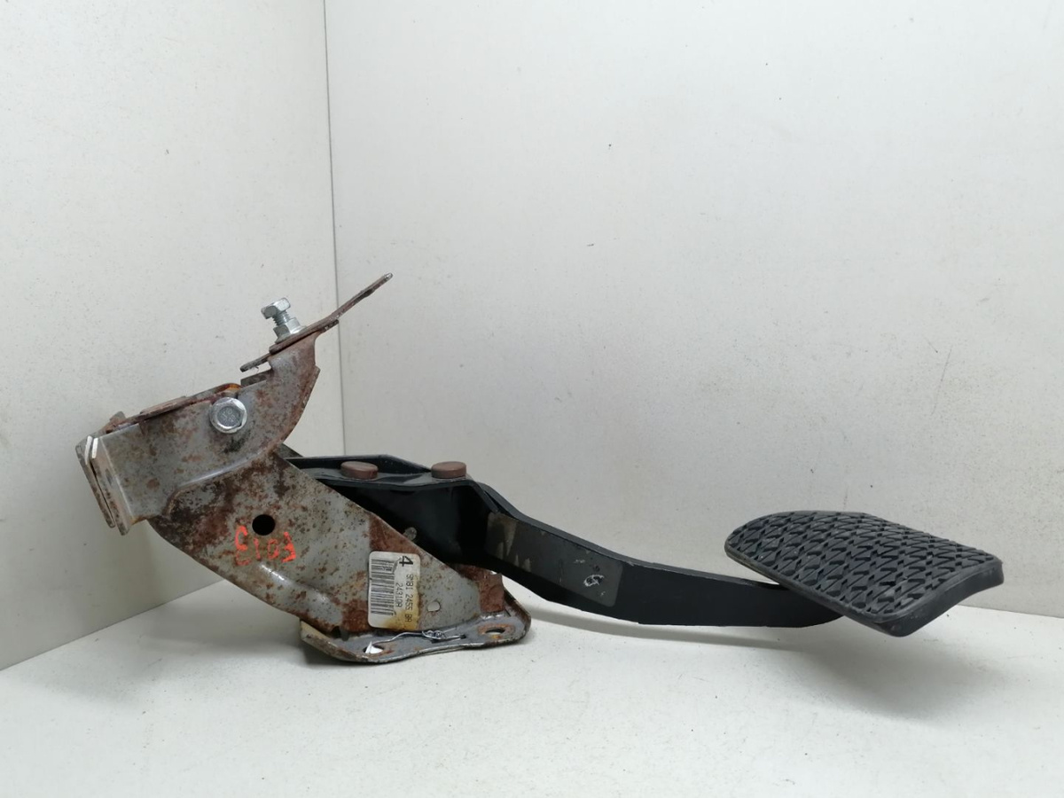 Педаль тормоза к Mazda 156 2010