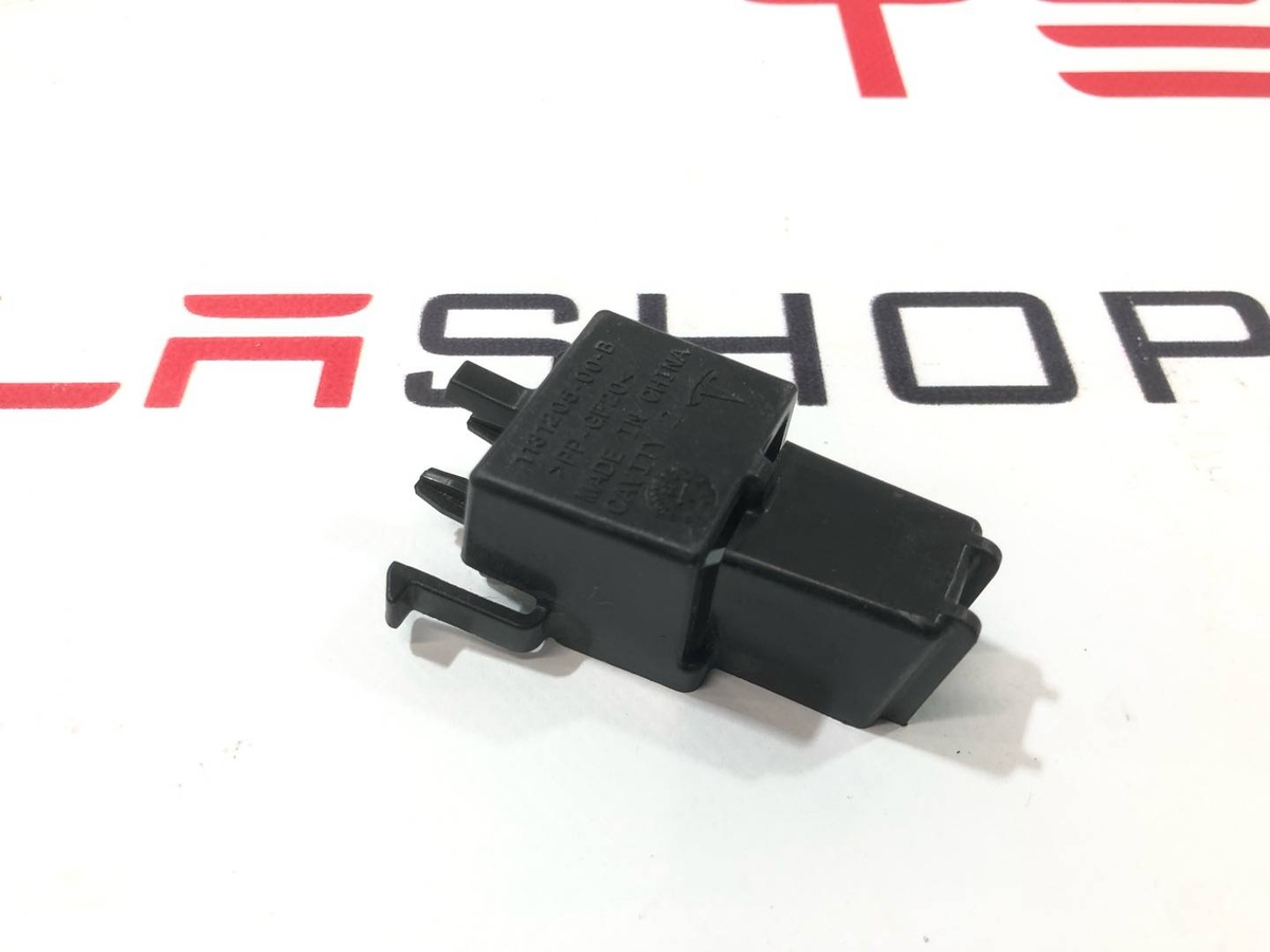 Клипса к Tesla Model 3 2019