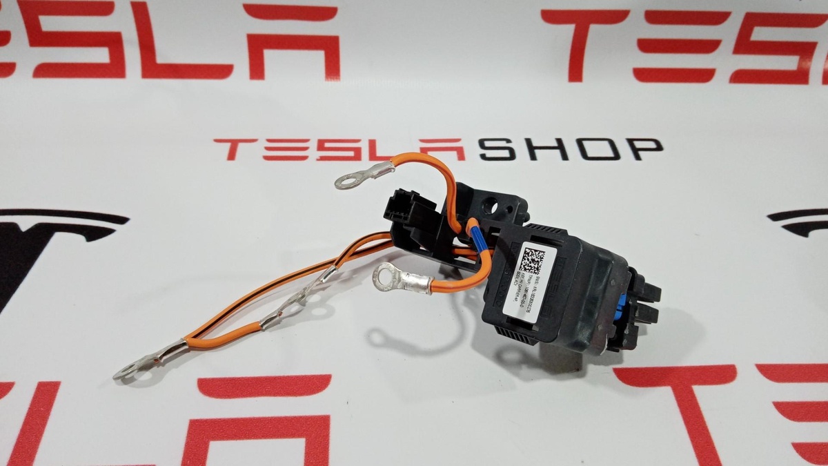 Разъем (фишка) проводки к Tesla Model 3 2019