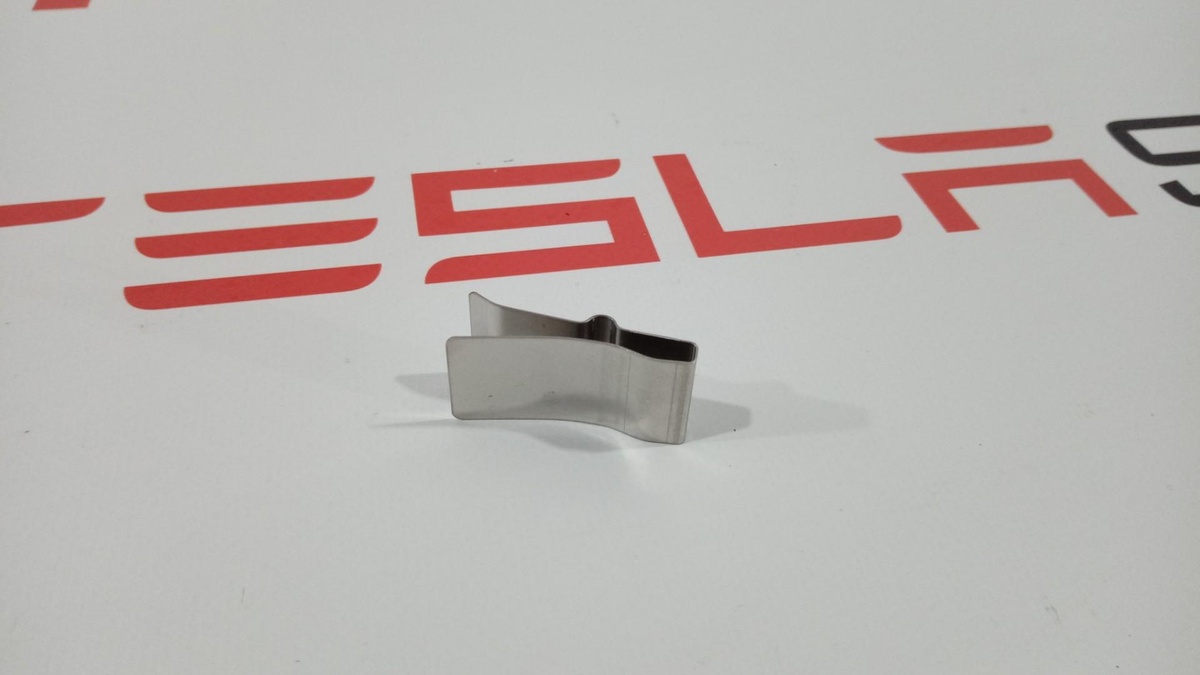 Клипса к Tesla Model S 2015