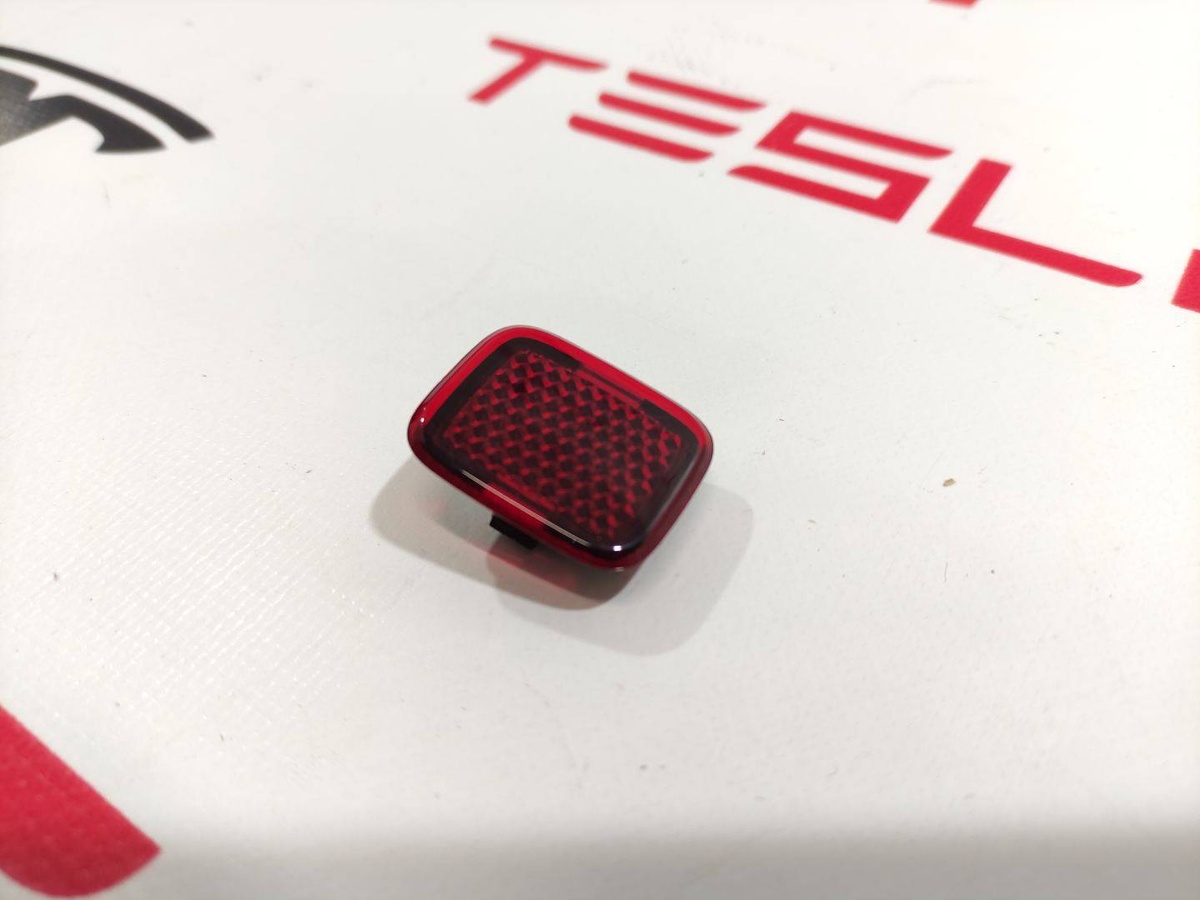 Отражатель фары к Tesla Model S 2021