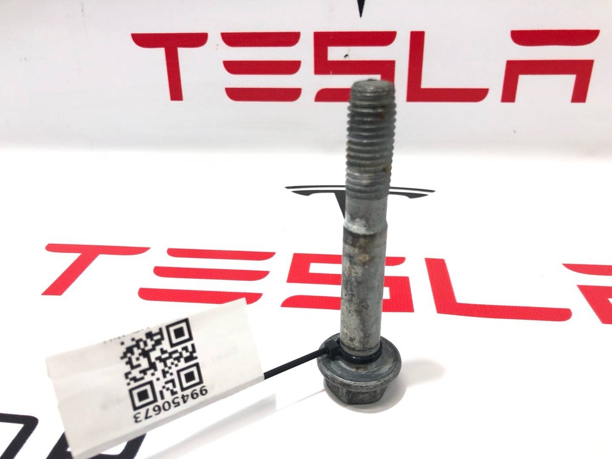 Болт к Tesla Model S 2021
