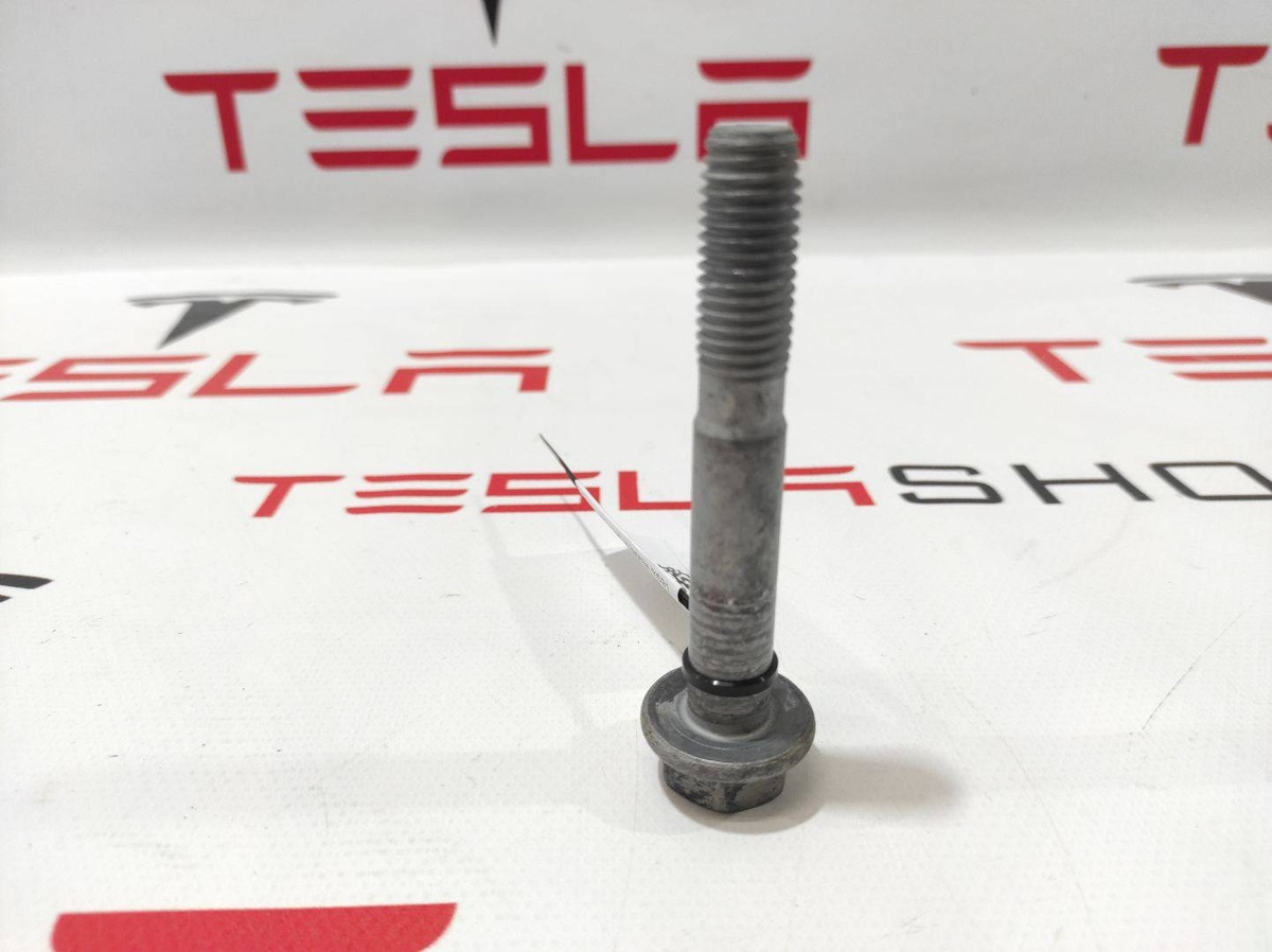 Болт к Tesla Model X 2022