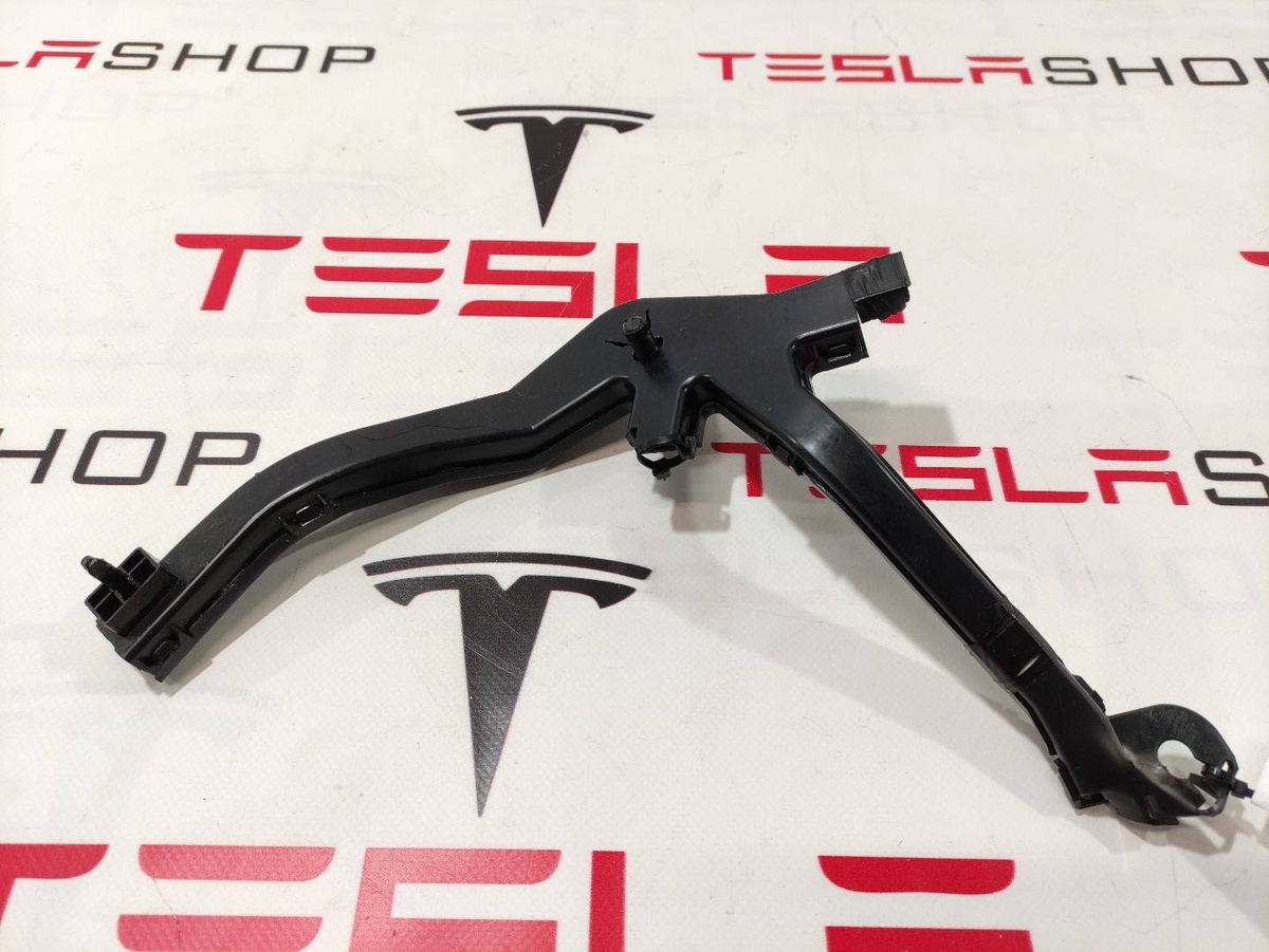 Крепление проводки к Tesla Model S 2017