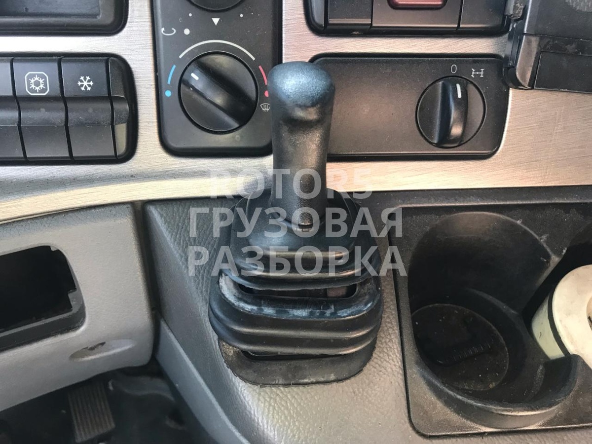 Кран стояночного тормоза к Mercedes-Benz  2009
