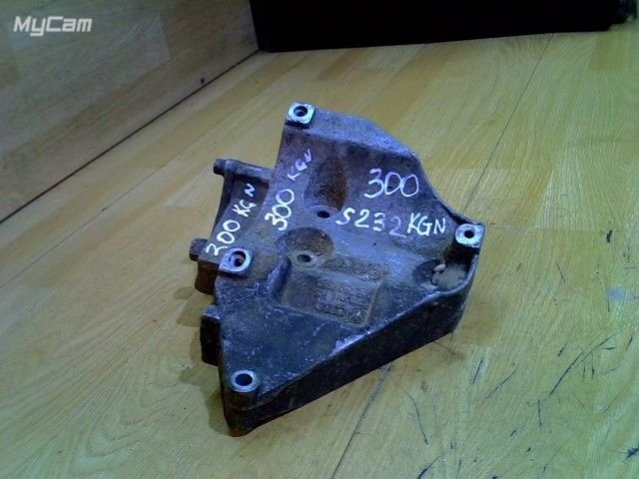 Кронштейн генератора к Volkswagen Passat 2002