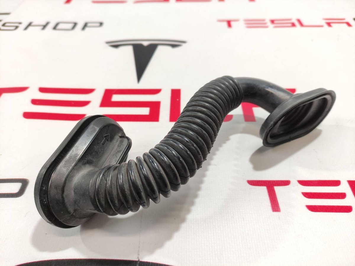 Гофра глушителя к Tesla Model 3 2020