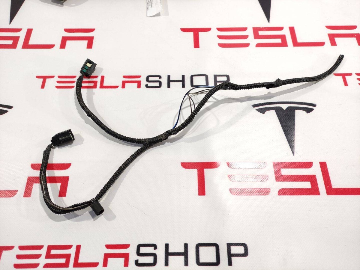 Разъем (фишка) проводки к Tesla Model X 2017