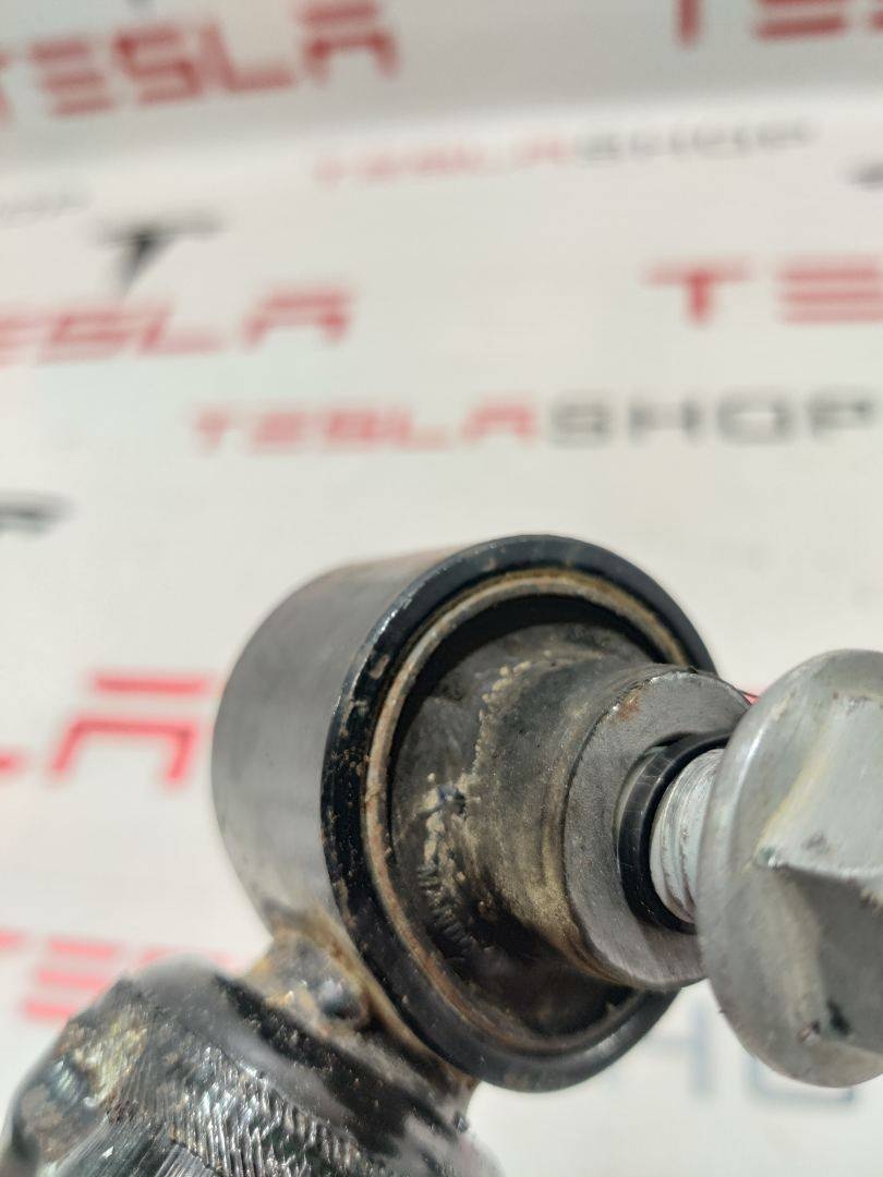 Болт к Tesla Model 3 2019