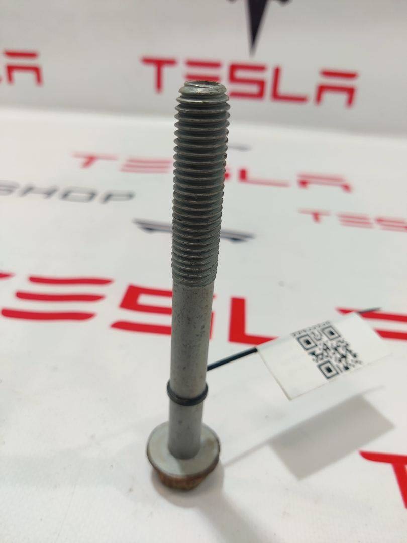 Болт к Tesla Model X 2019