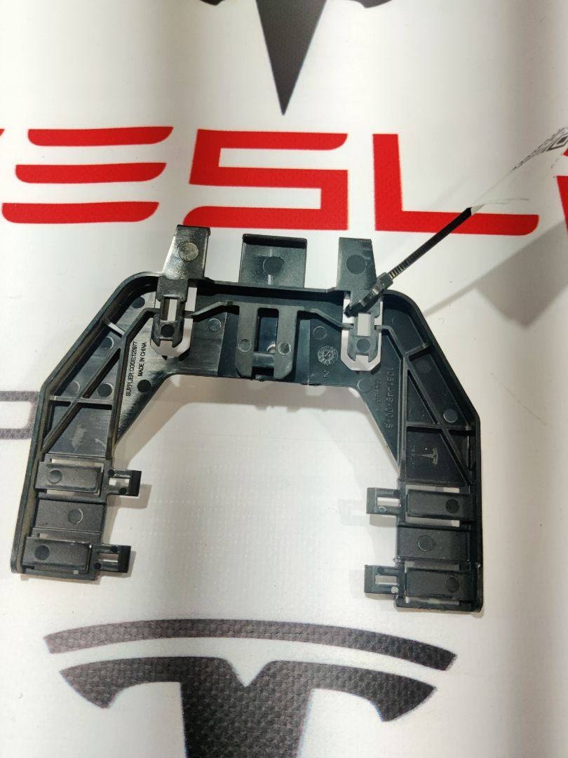 Крепление проводки к Tesla Model X 2019