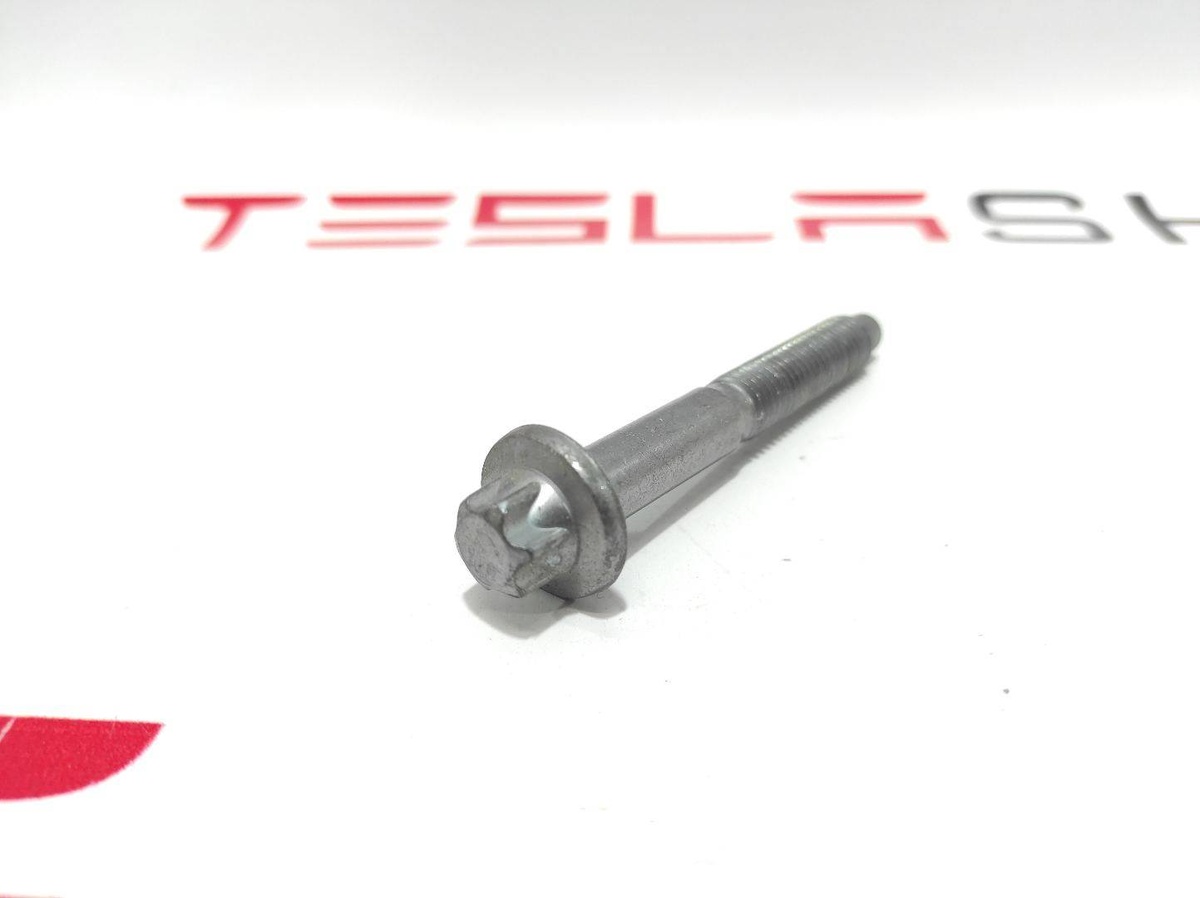 Болт к Tesla Model Y 2021