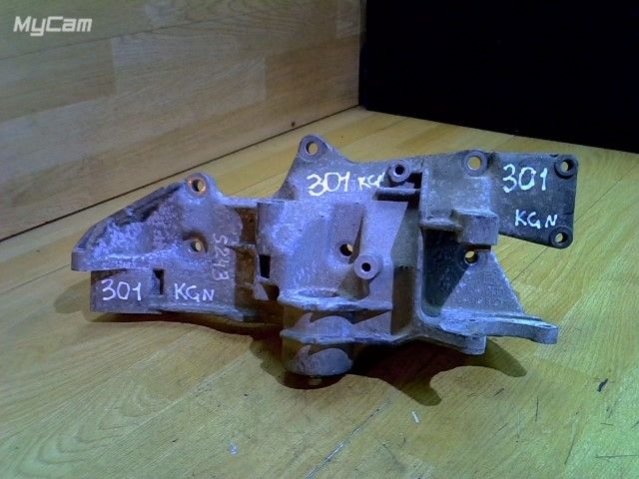 Кронштейн генератора к Volkswagen Passat 2001