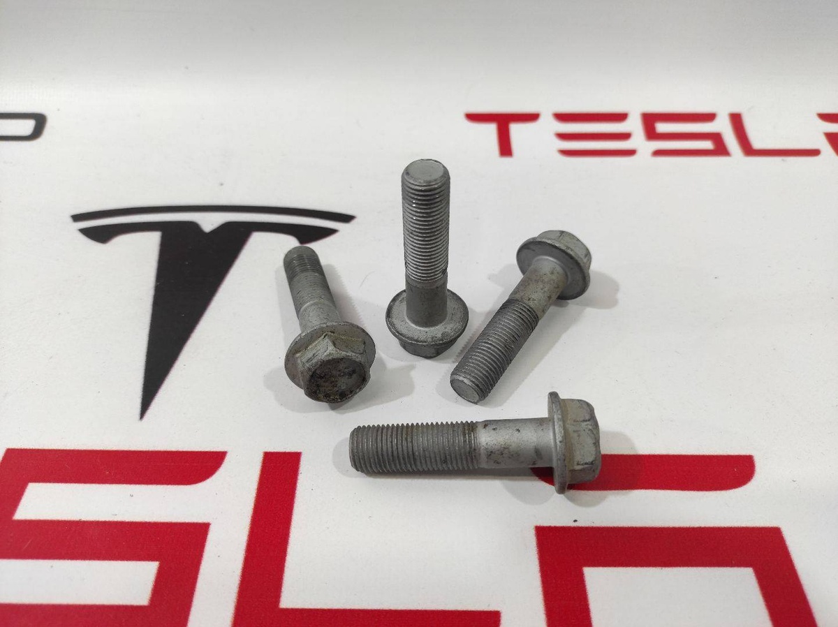 Болт к Tesla Model S 2018