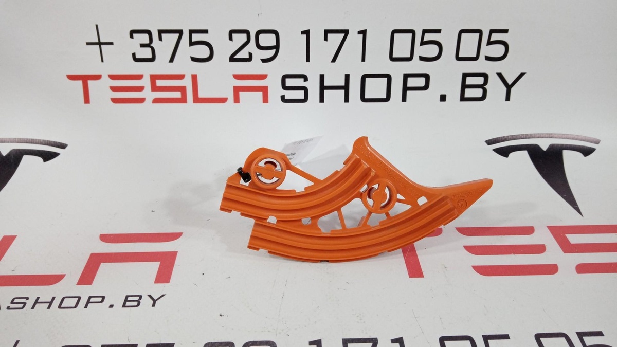 Клипса к Tesla Model 3 2019