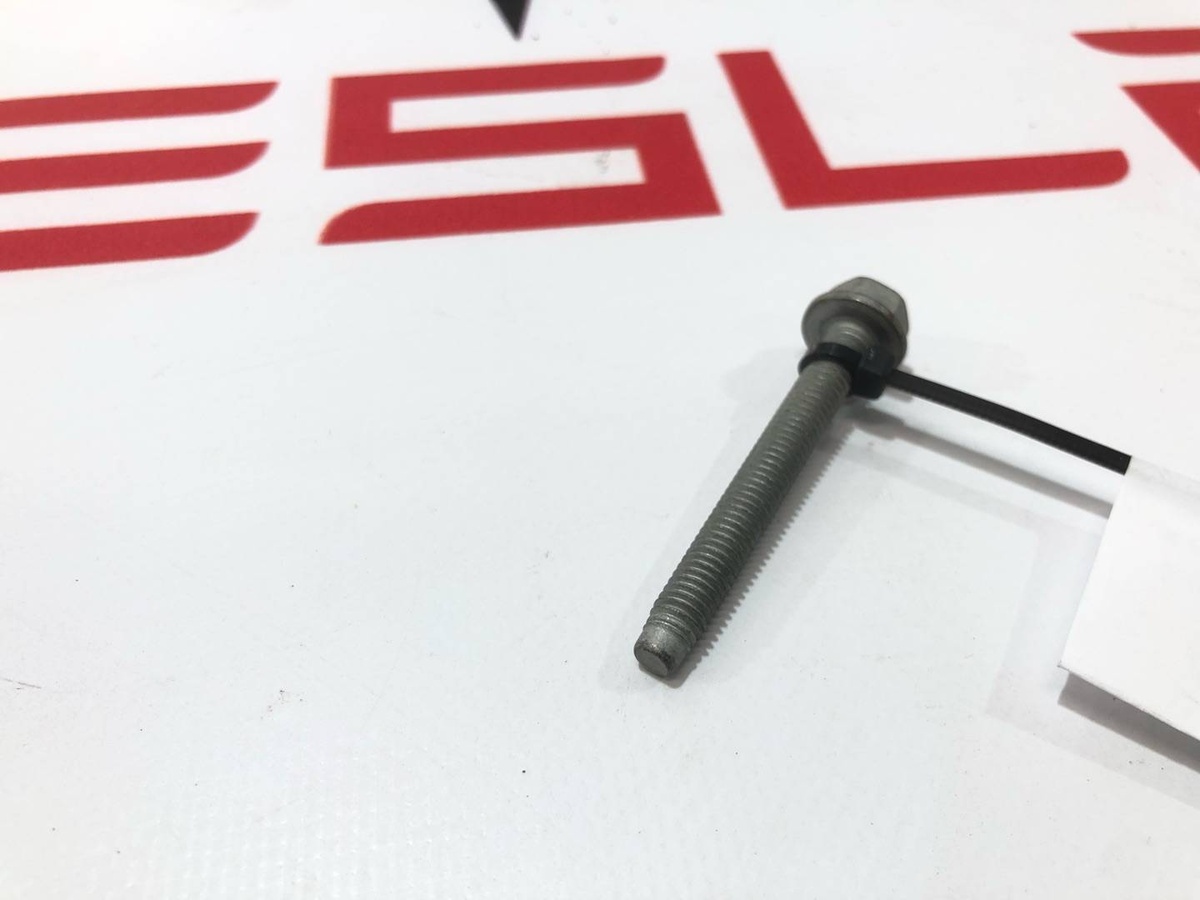 Болт к Tesla Model Y 2021