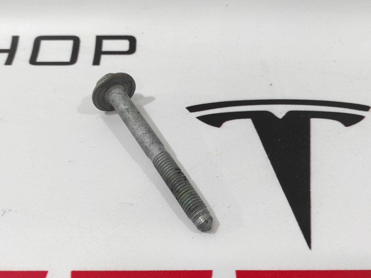Болт к Tesla Model 3 2020