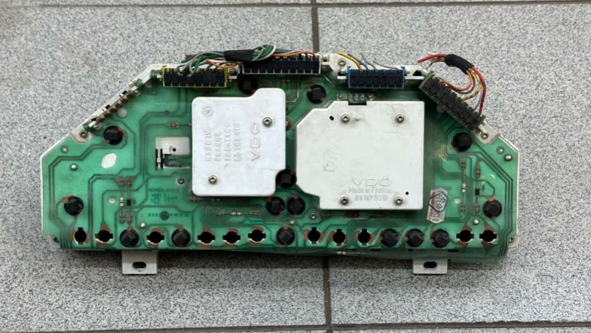 Разъем (фишка) проводки к Peugeot 106 1997