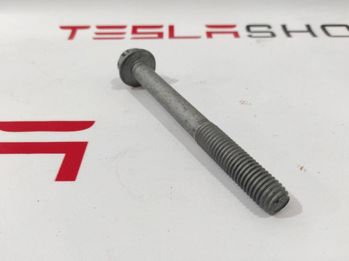 Болт к Tesla Model S 2018