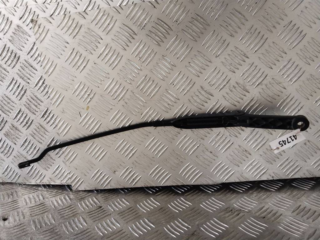 Щеткодержатель к Audi A4 1998