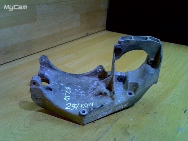 Кронштейн генератора к Nissan  2002