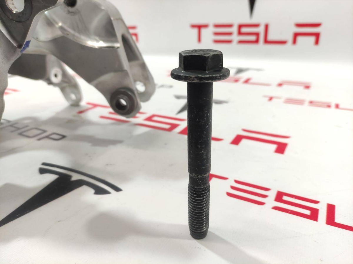 Болт к Tesla Model S 2022