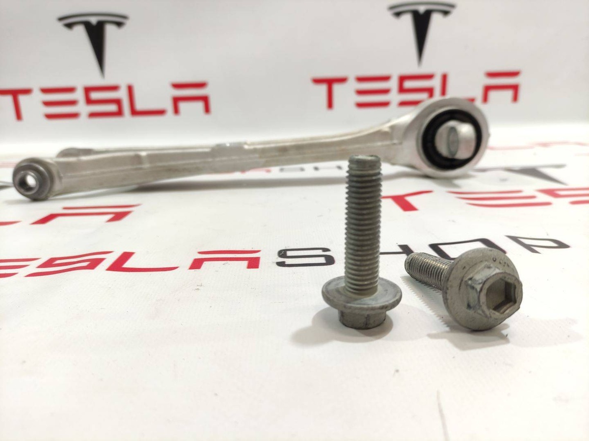 Болт к Tesla Model S 2022