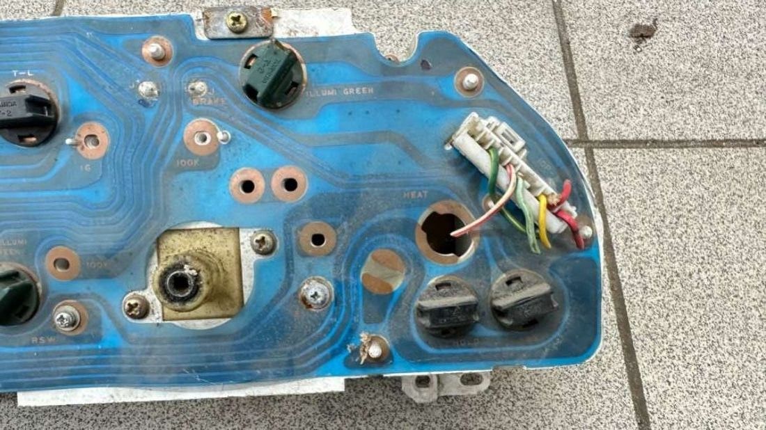 Разъем (фишка) проводки к Mazda 323 1991