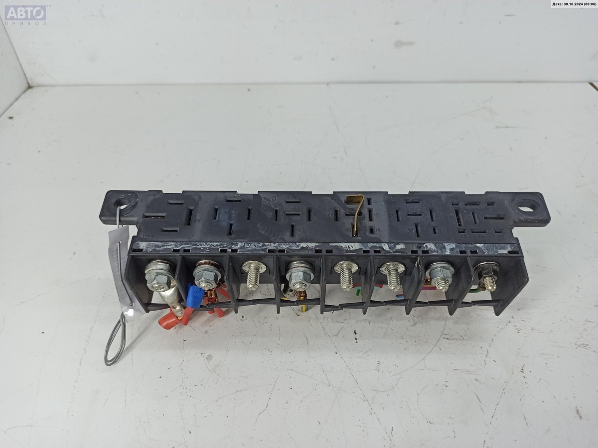 Короб предохранителей к Audi A4 1997