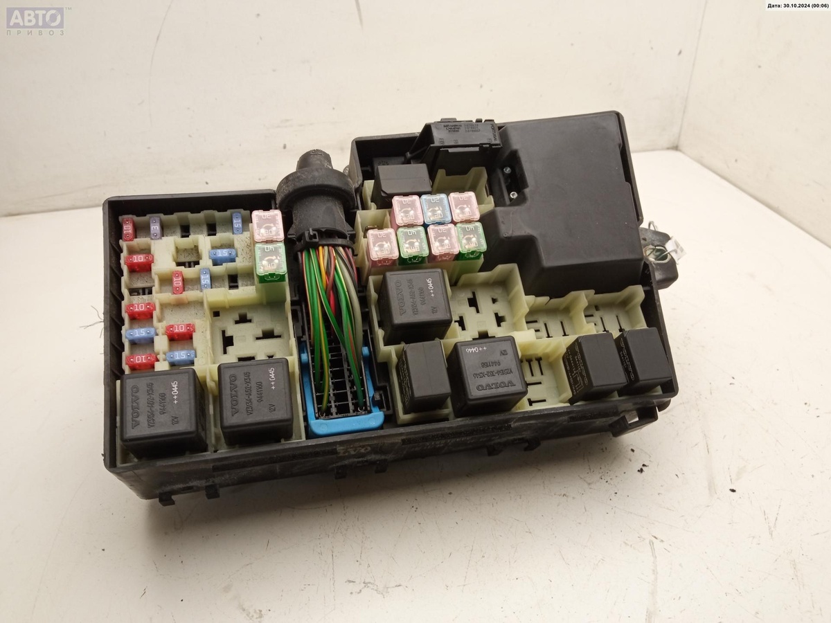 Короб предохранителей к Volvo V50 2004